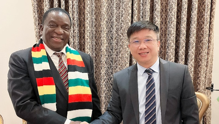 津巴布韦总统亲切会见28圈体育集团董事长王平卫